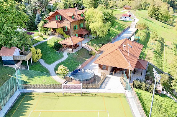 PRODAJA – IMANJE S KUĆOM, PUBOM I SPORTSKO-REKREACIJSKIM SADRŽAJIMA